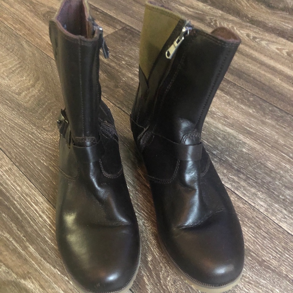 Teva low black zip boots - size 6.5